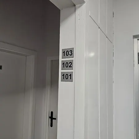Rest Hostel Airport Modlin Новий-Двір-Мазовецький Екстер'єр фото